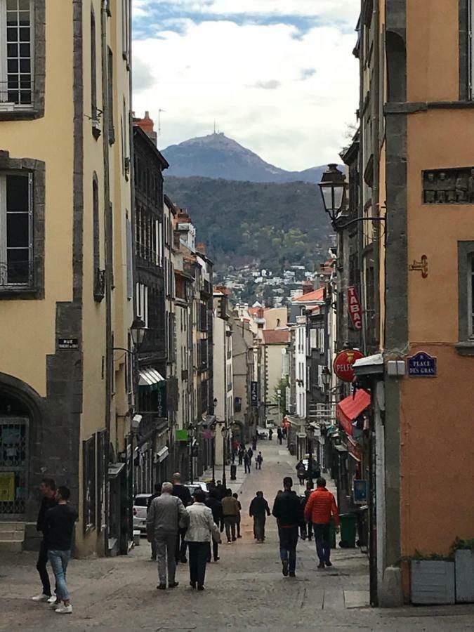 Nid Douillet Sur Plateau Central Clermont-Ferrand Exterior photo