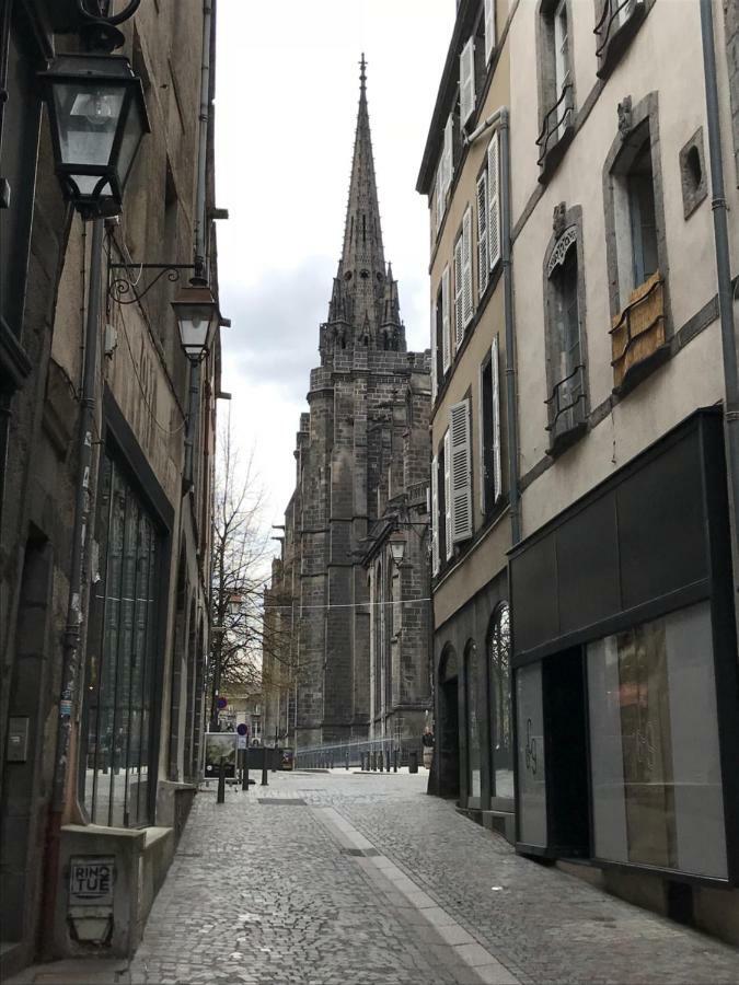 Nid Douillet Sur Plateau Central Clermont-Ferrand Exterior photo