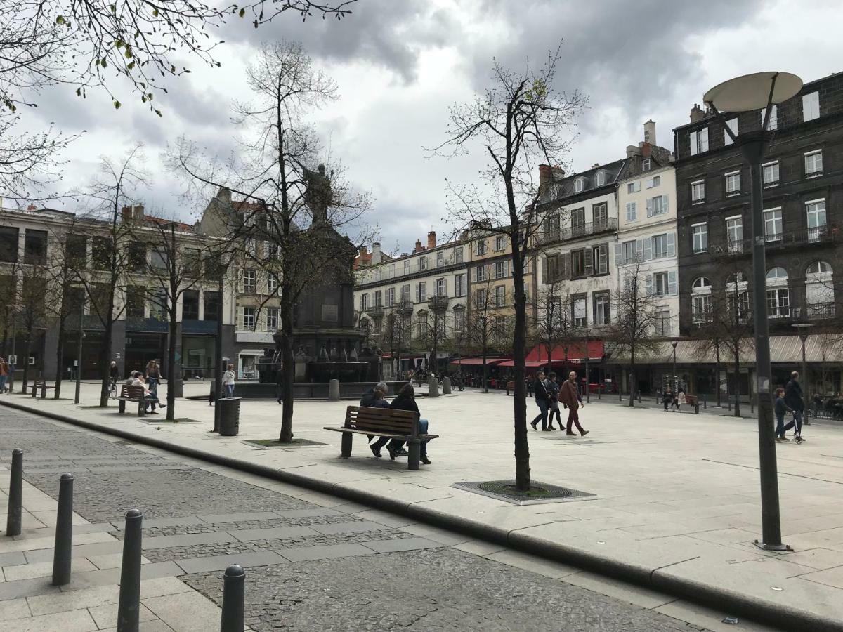 Nid Douillet Sur Plateau Central Clermont-Ferrand Exterior photo
